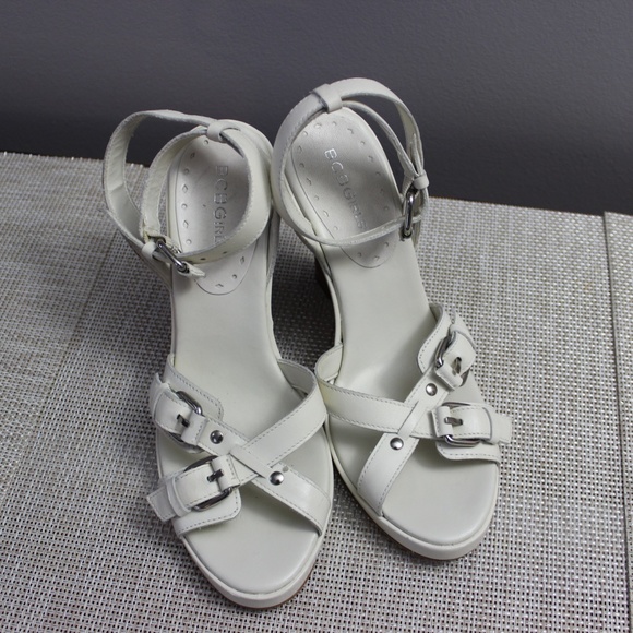 BCBG Wedges - Picture 2 of 4